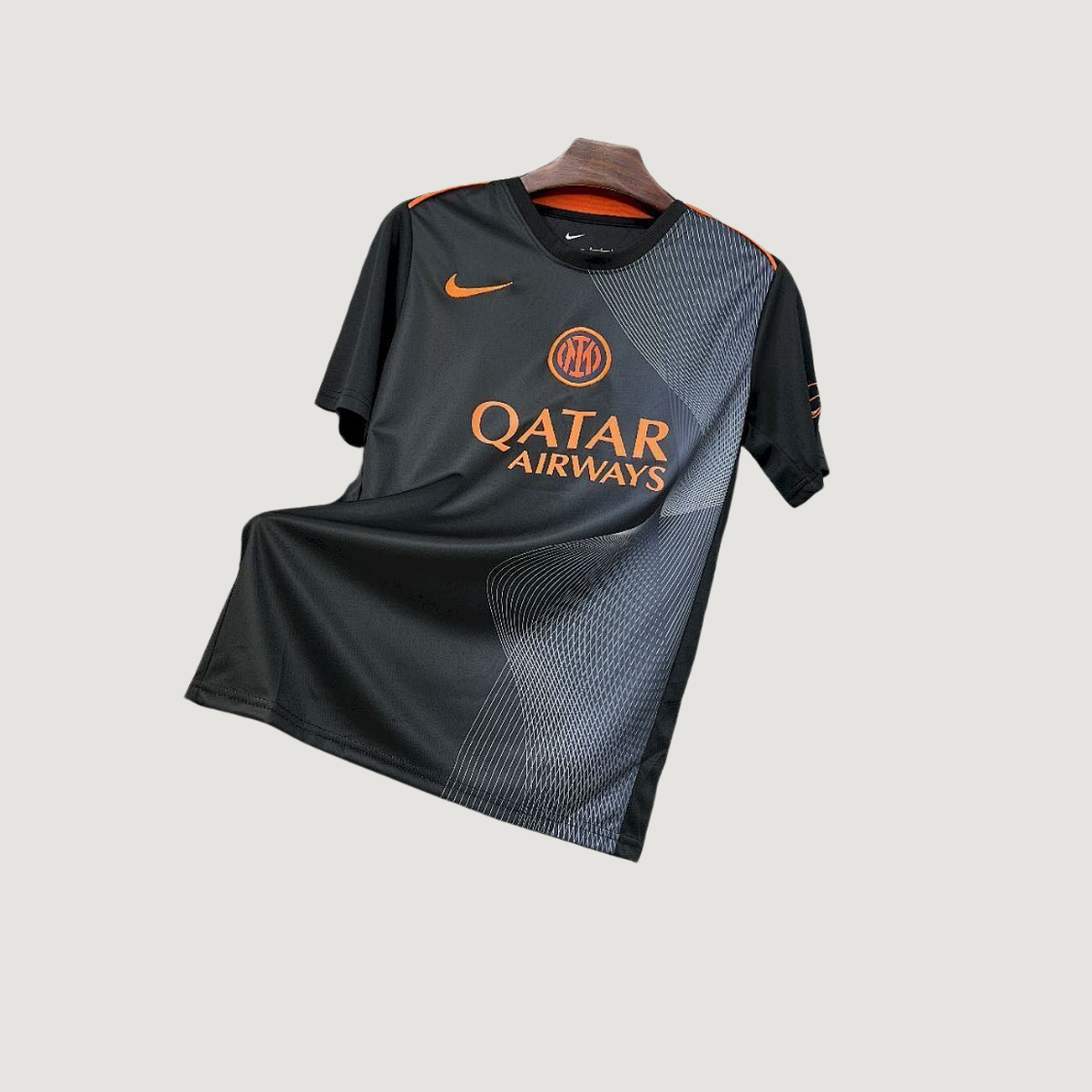 Inter Milan – Maillot Pré-Match 2025/26 – Noir, Gris, Orange