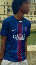Paris Saint-Germain ( PSG ) – Maillot Domicile 25/26 – Bleu Marine & Rouge
