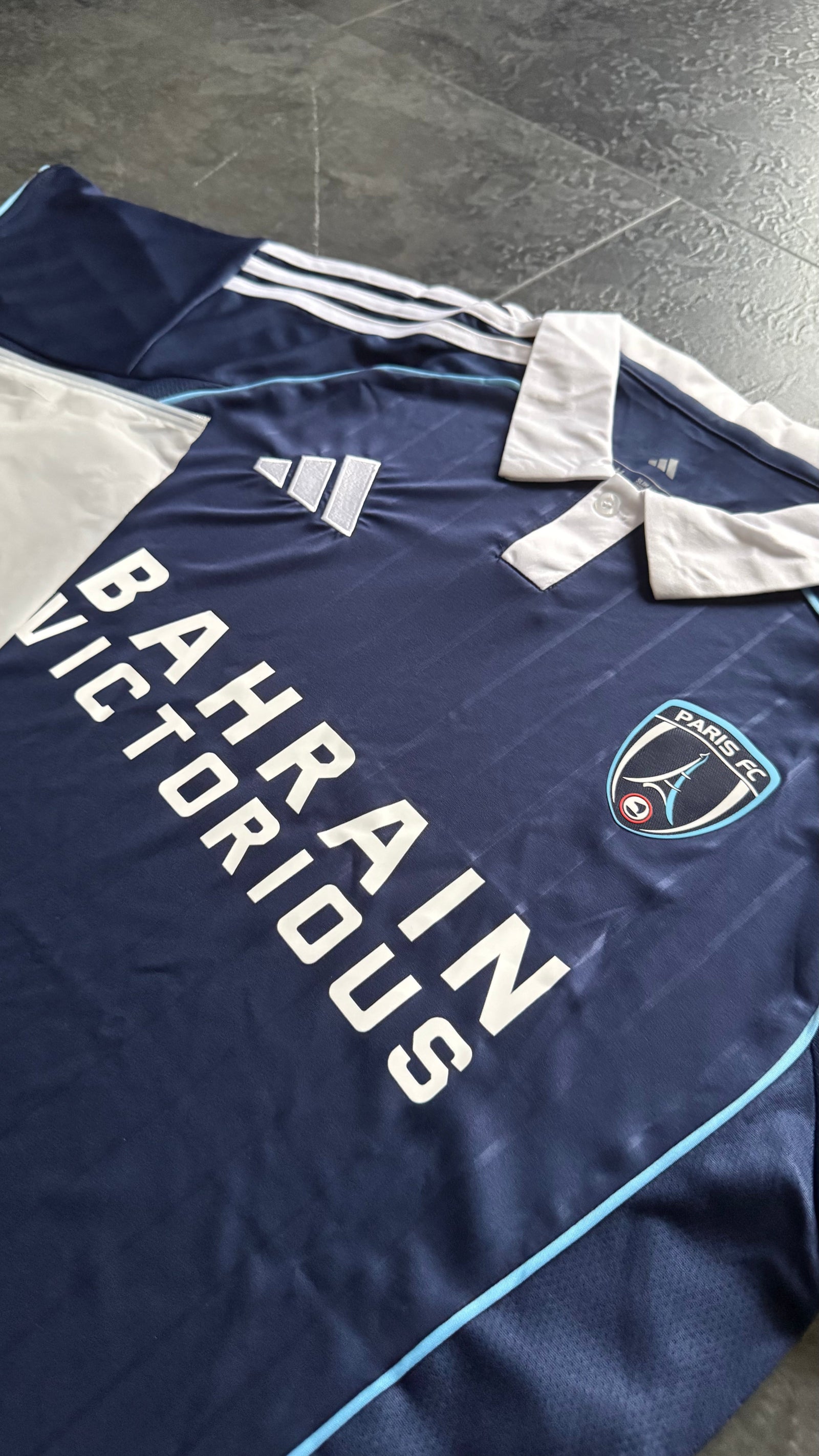 Paris FC – Maillot Domicile 2025/26 – Bleu Marine, Blanc