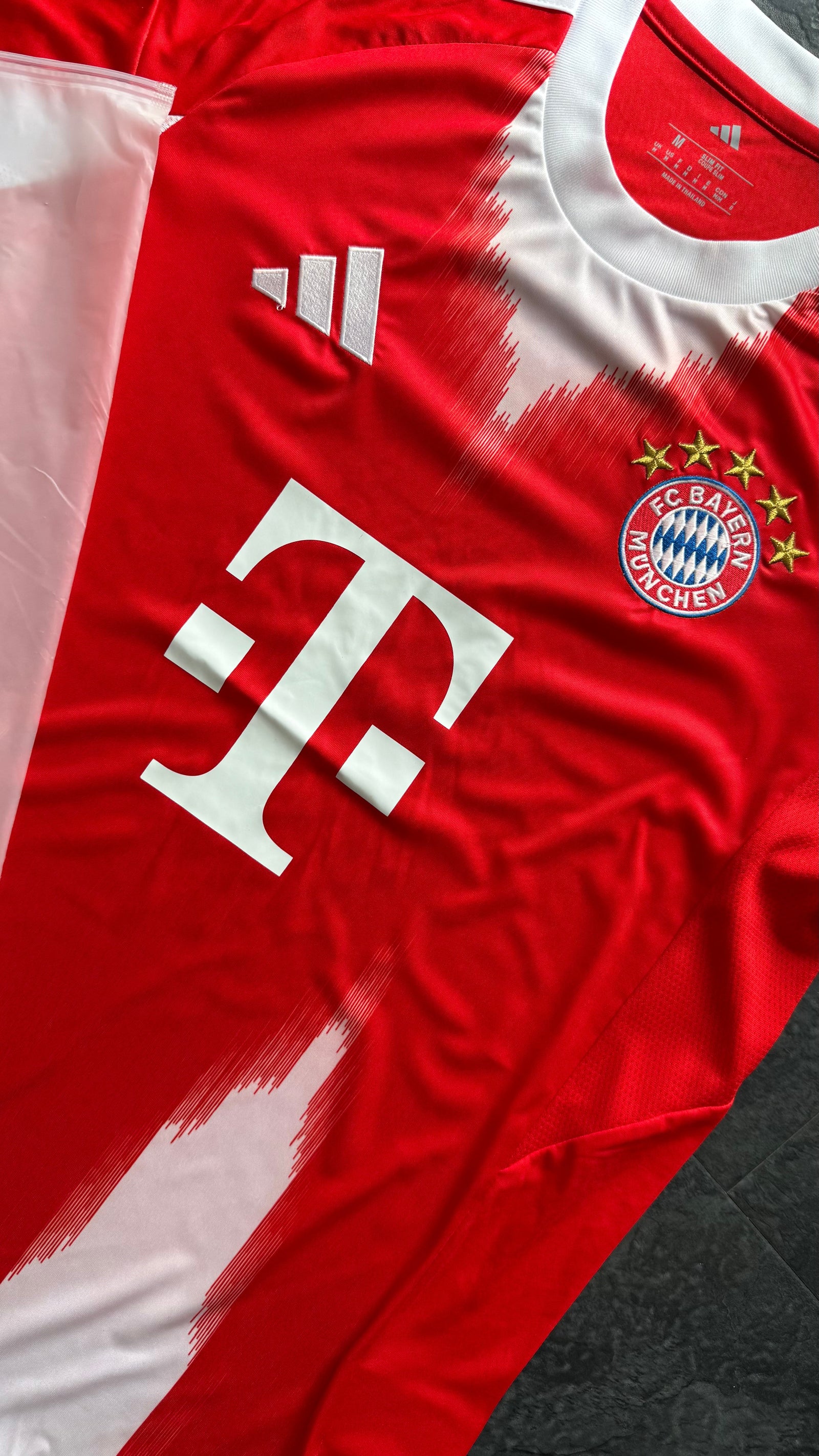 Bayern Munich – Maillot Domicile 2025/26 – Rouge